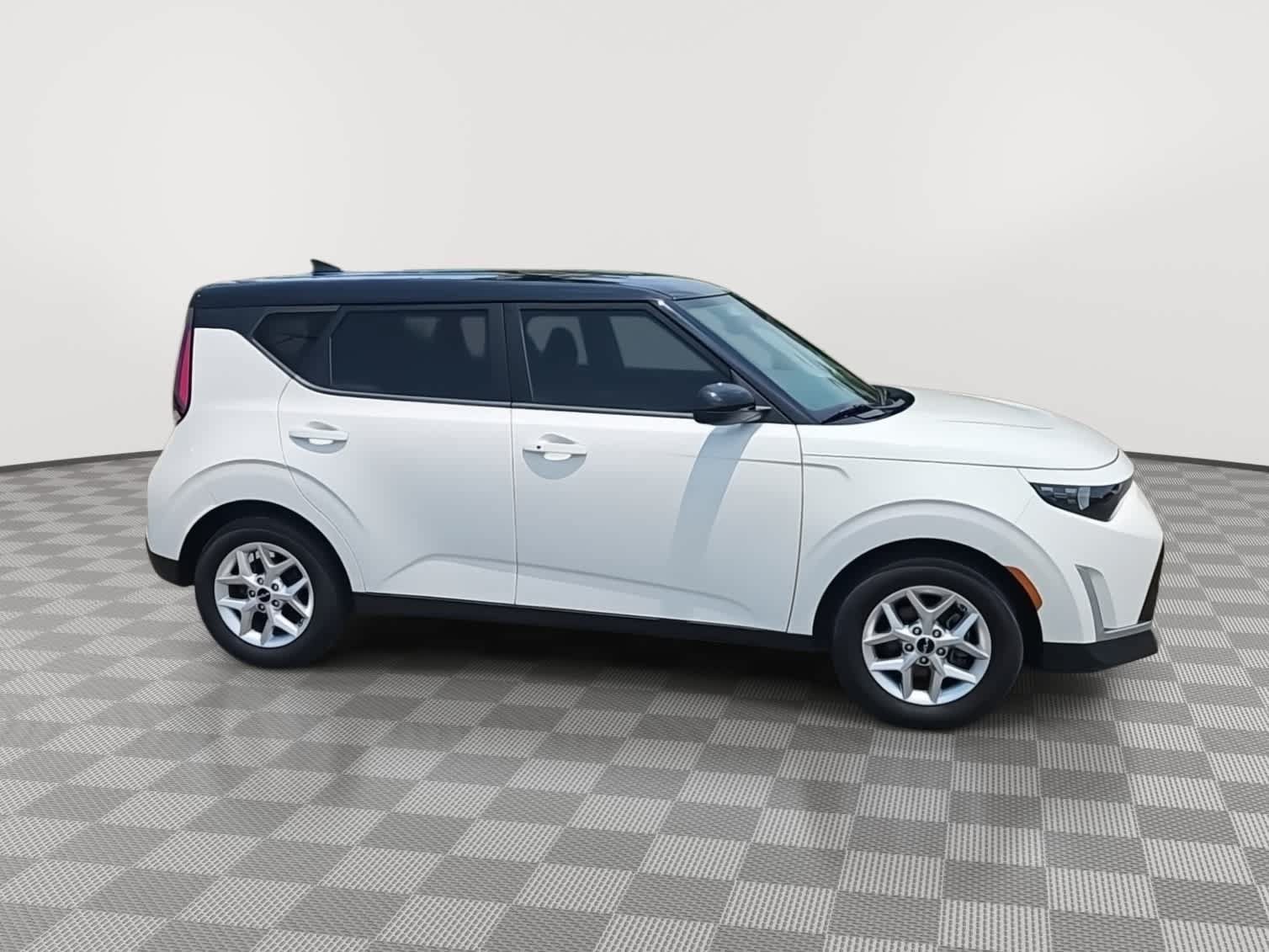 Used 2024 Kia Soul S FWD image 9