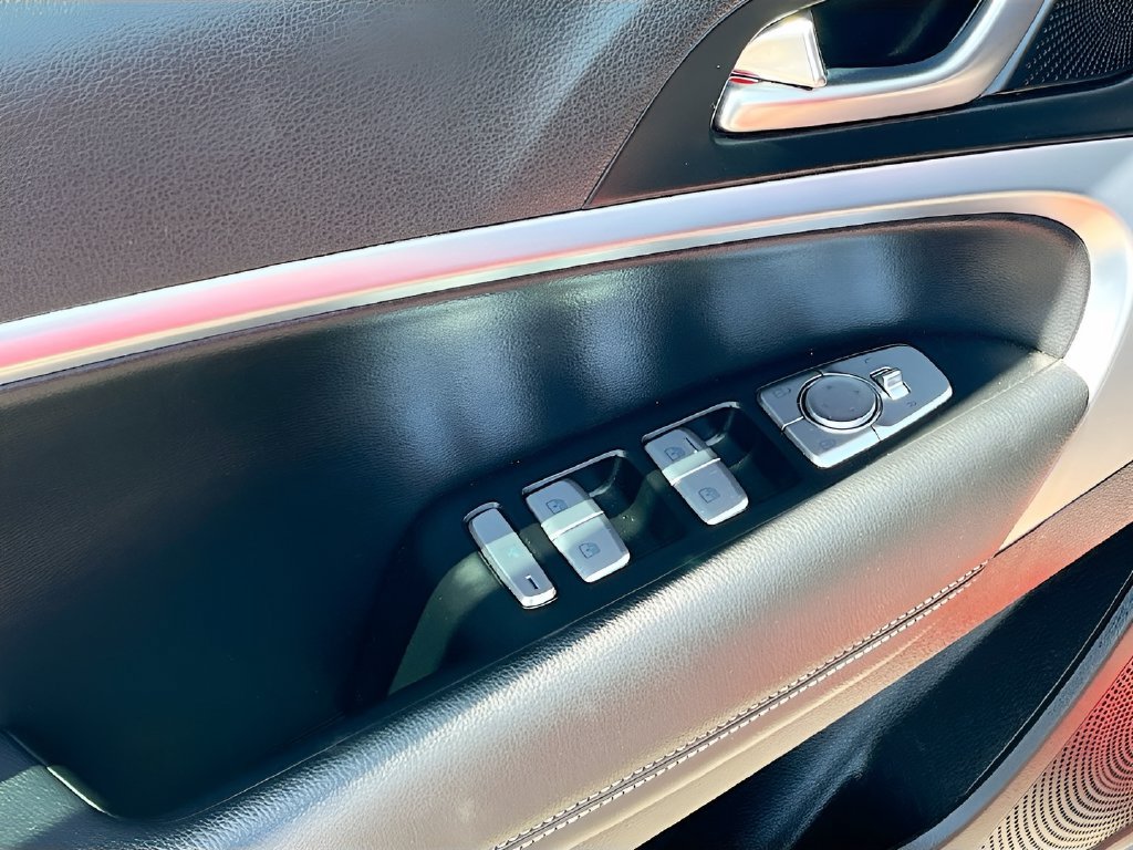 Used 2023 Genesis G70 2.0T RWD image 18