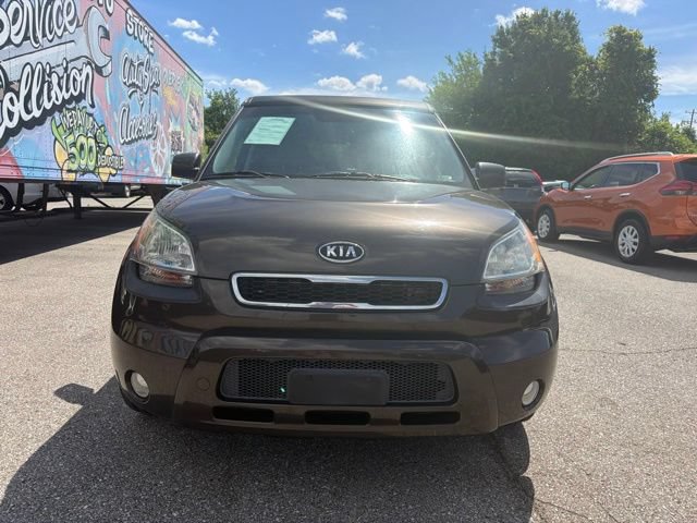 Used 2011 Kia Soul ! FWD image 2
