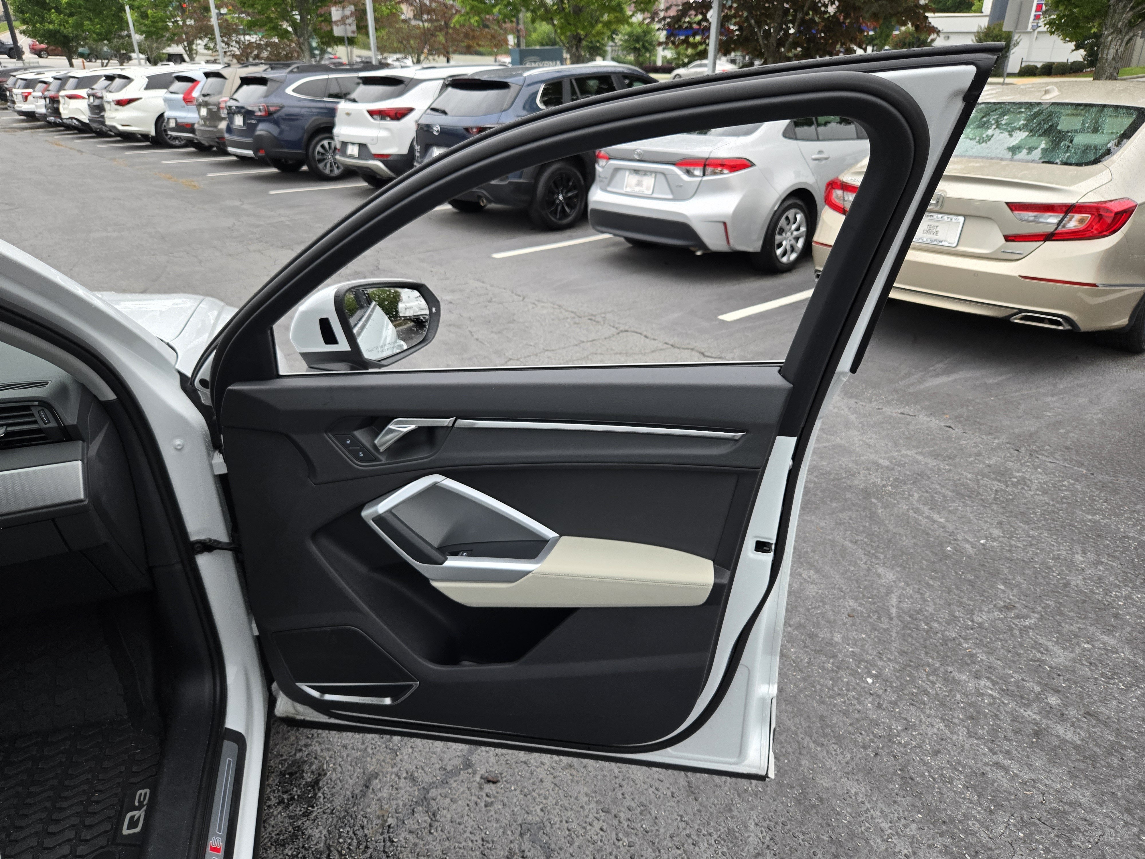 Used 2020 Audi Q3 2.0T Premium Plus AWD/4WD image 28