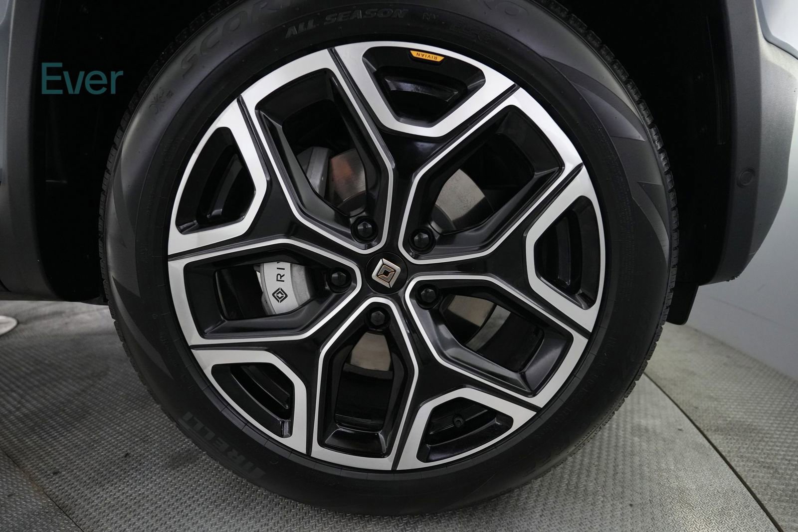 Used 2024 Rivian R1T Adventure image 22