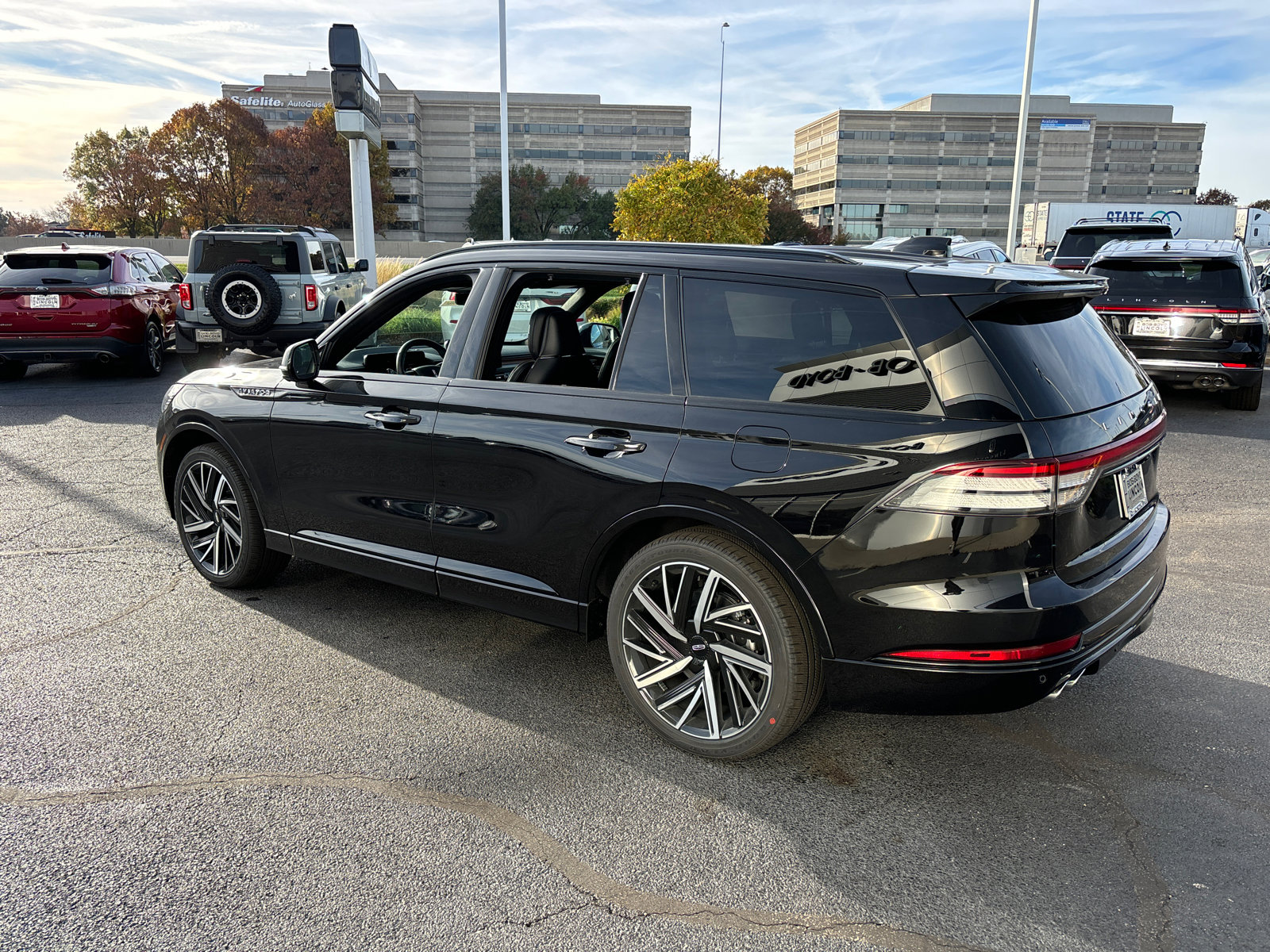 New 2025 Lincoln Aviator Black Label w/ Jet Appearance Package image 5