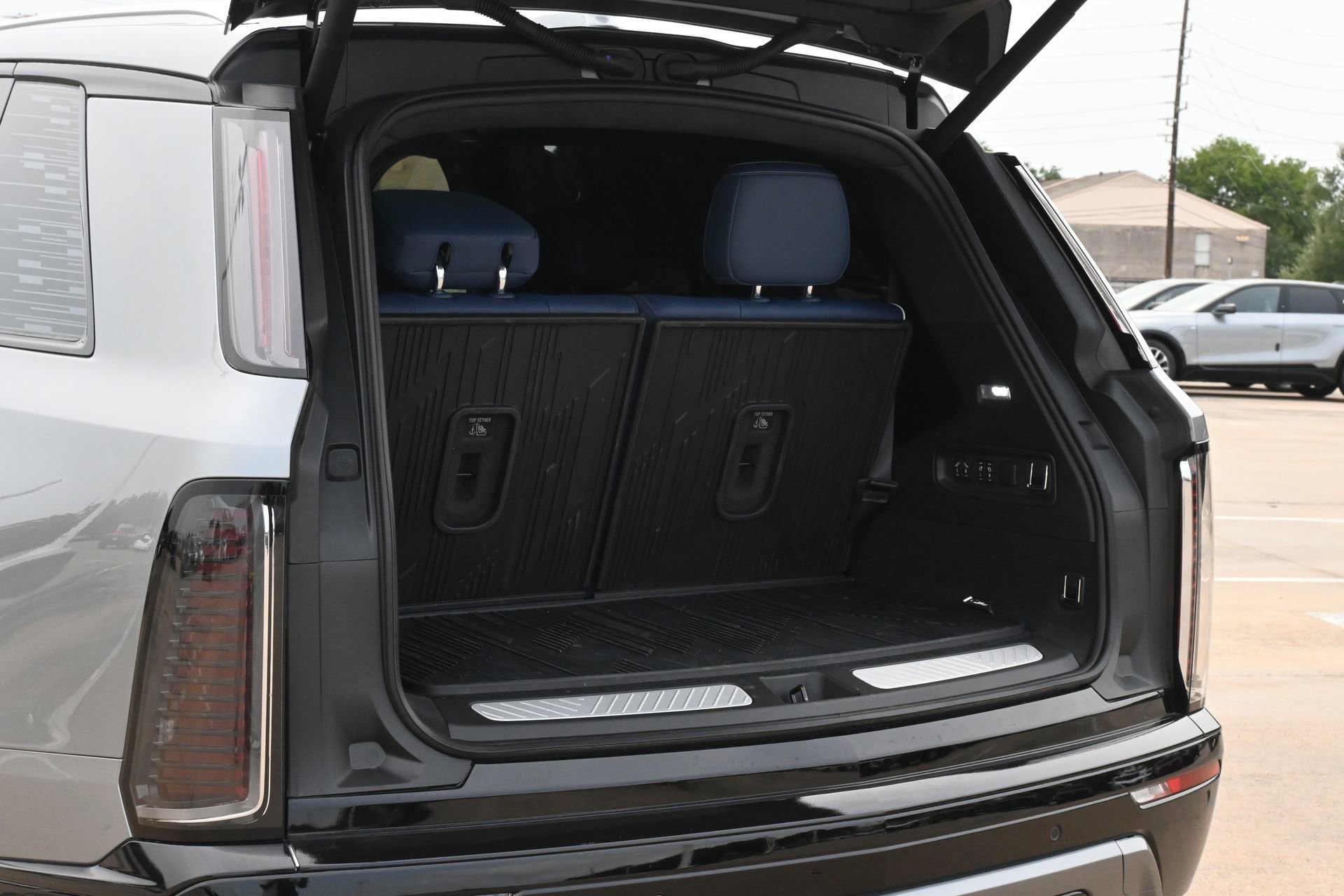 Used 2026 Cadillac Vistiq Premium Luxury w/ LPO, Floor Liner Package AWD/4WD image 21