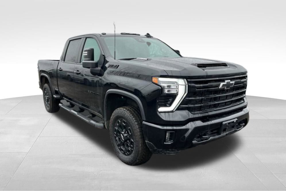 Used 2024 Chevrolet Silverado 2500 LT w/ Midnight Edition image 3