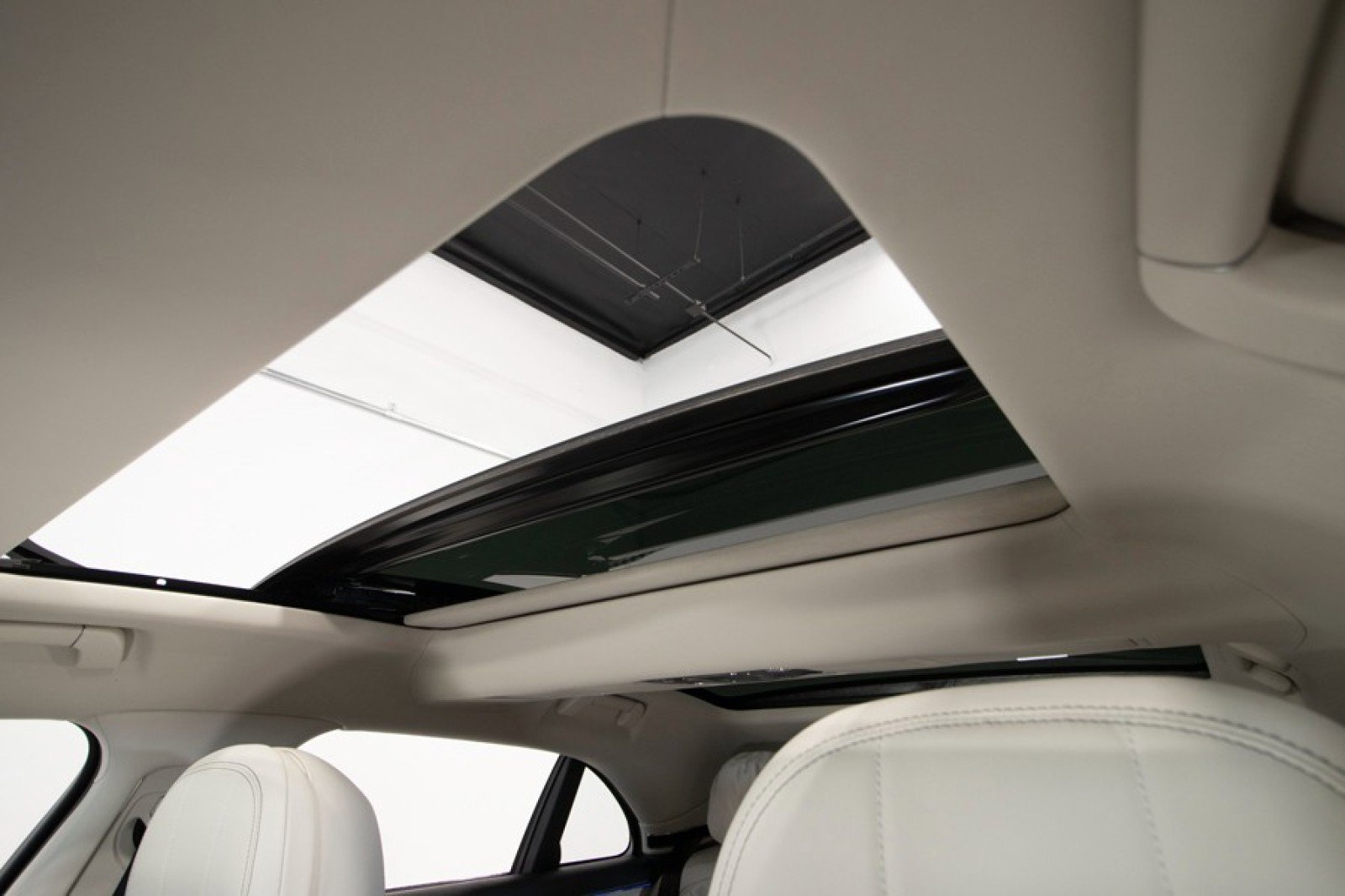 Used 2023 Bentley Flying Spur Azure image 38