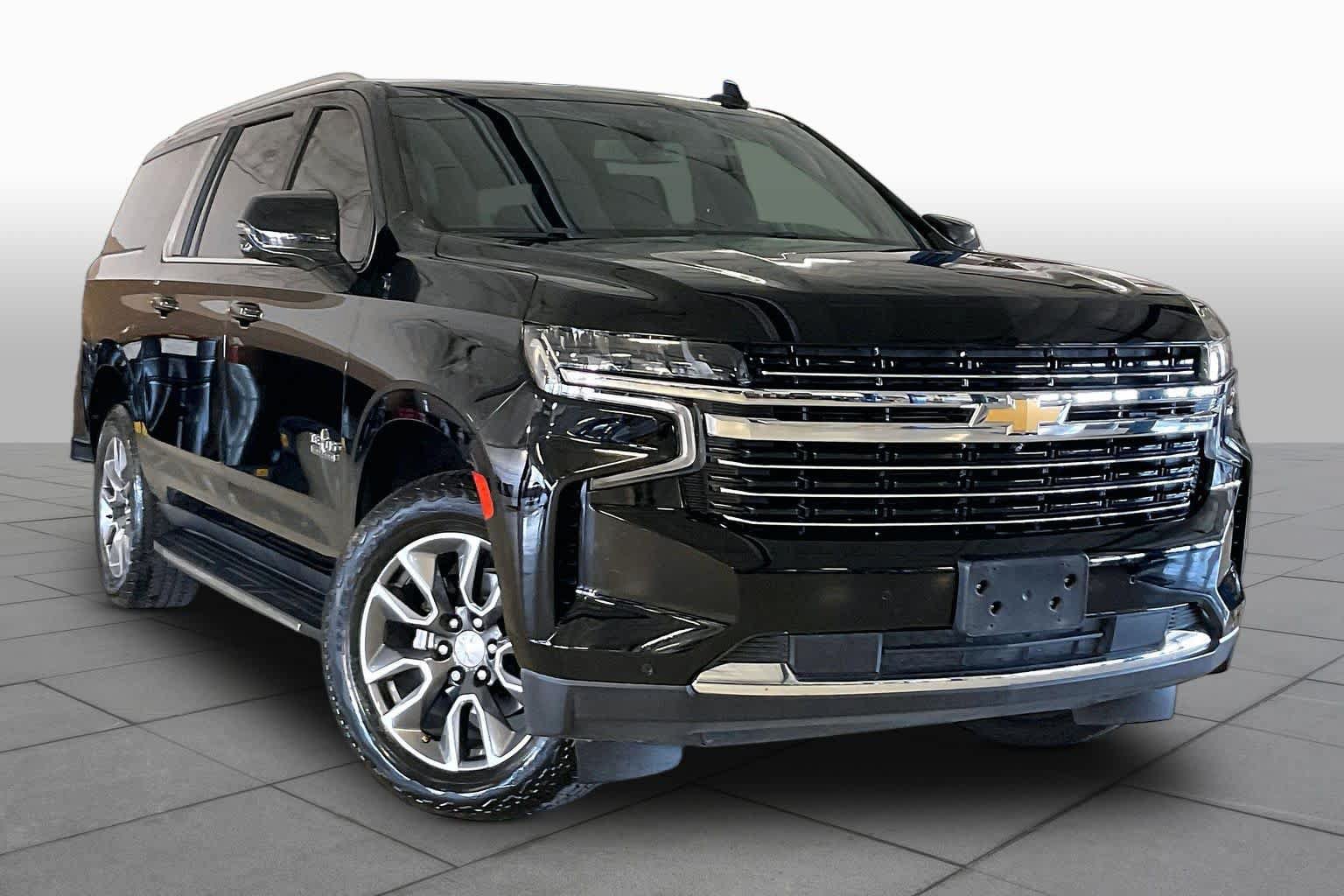 Used 2021 Chevrolet Suburban LT w/ Luxury Package RWD image 2