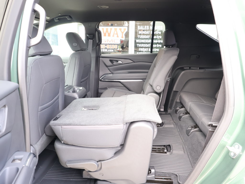 New 2027 Chevrolet Traverse LT w/ Driver Confidence Package FWD image 26