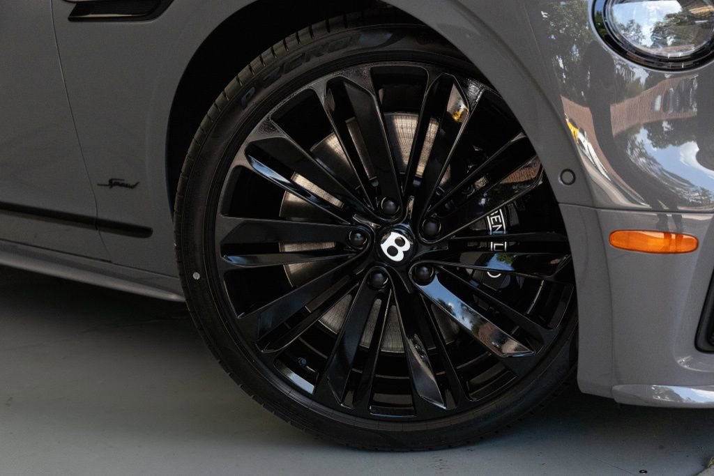Used 2025 Bentley Flying Spur Plug-In Hybrid image 12