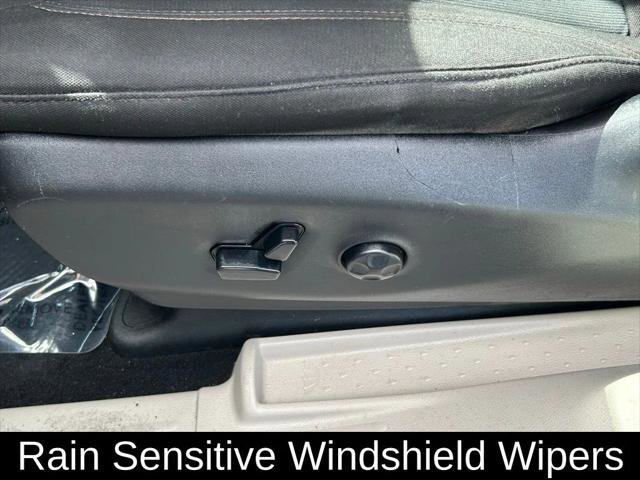 Certified 2020 Chrysler Pacifica Touring w/ Advanced Safetytec Group FWD image 17