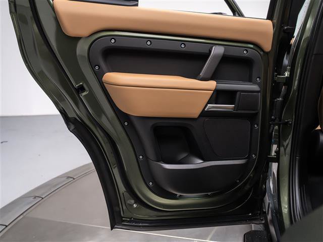 New 2026 Land Rover Defender 110 X-Dynamic SE AWD/4WD image 24