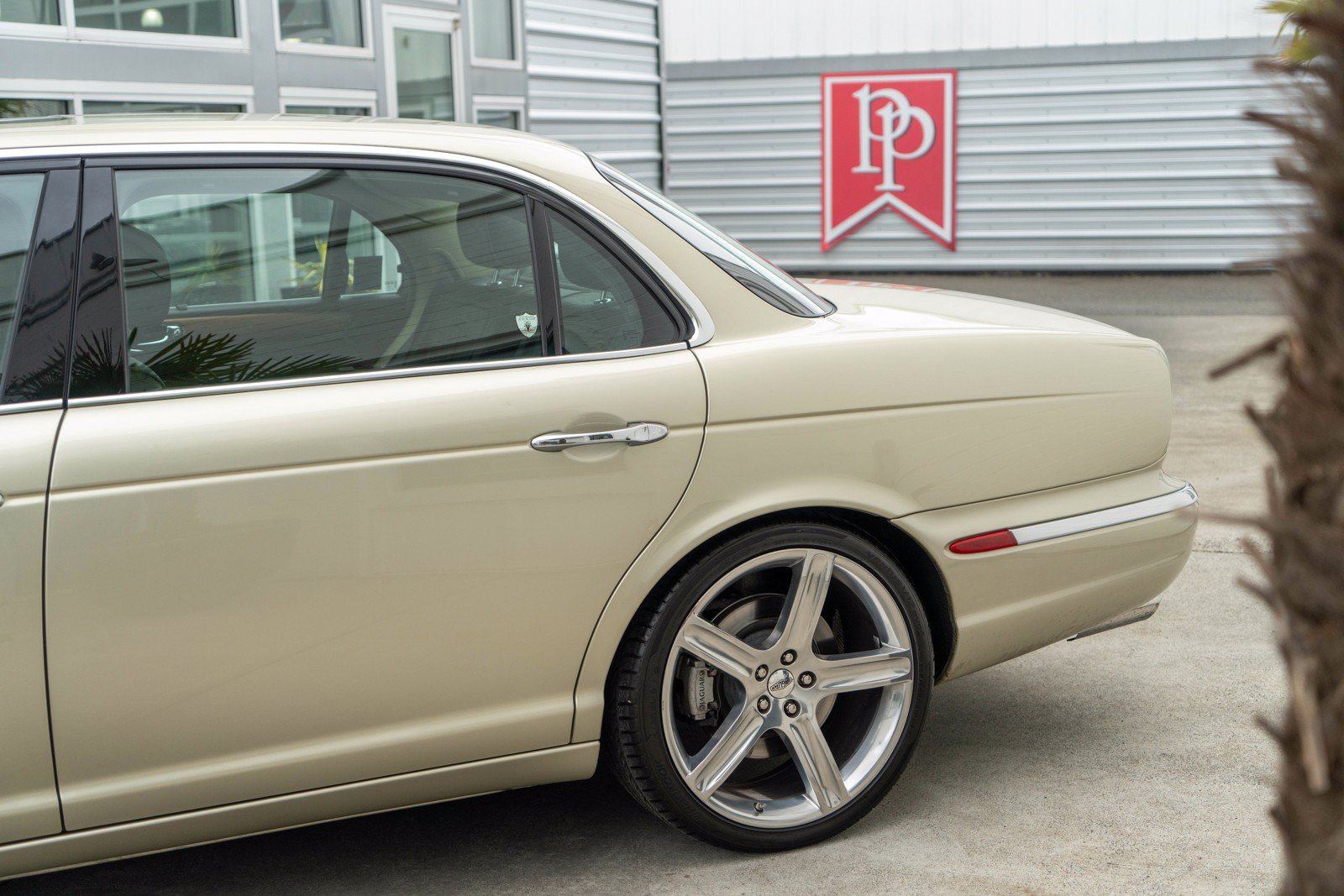 Used 2006 Jaguar XJ Vanden Plas Super V8 Portfolio RWD image 7