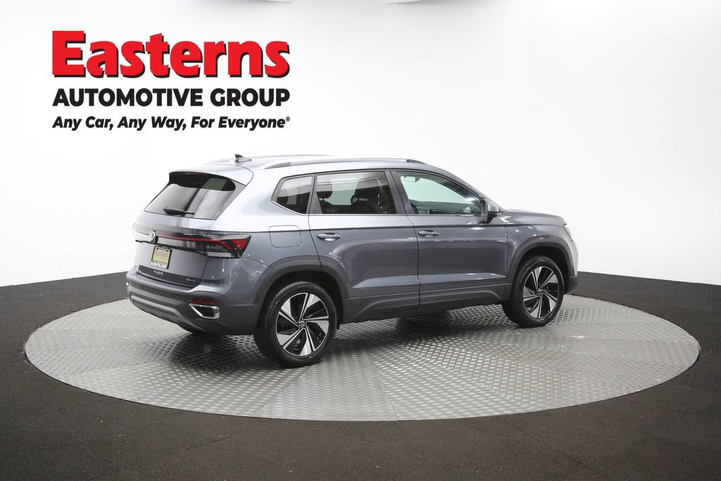 Used 2025 Volkswagen Taos SE AWD/4WD image 40