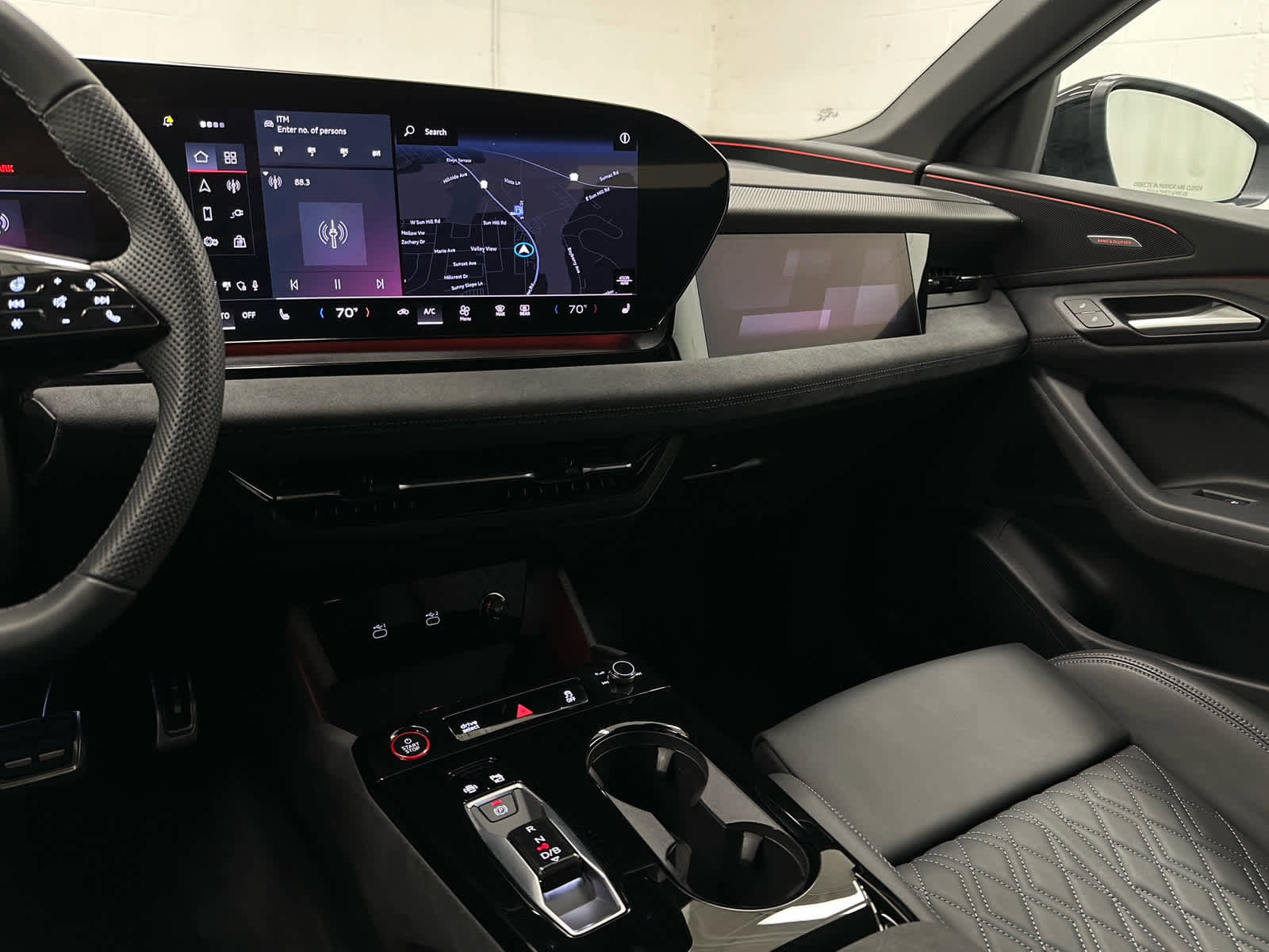 Used 2025 Audi SQ6 e-tron Prestige w/ 21" Black Optic Wheel Package image 28