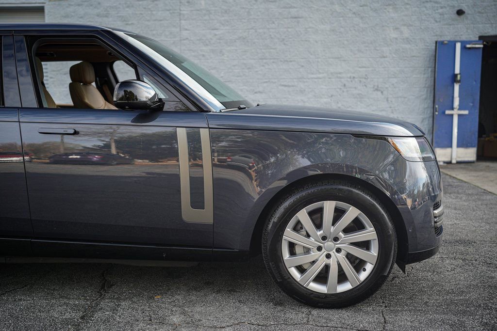 Used 2025 Land Rover Range Rover SE image 17