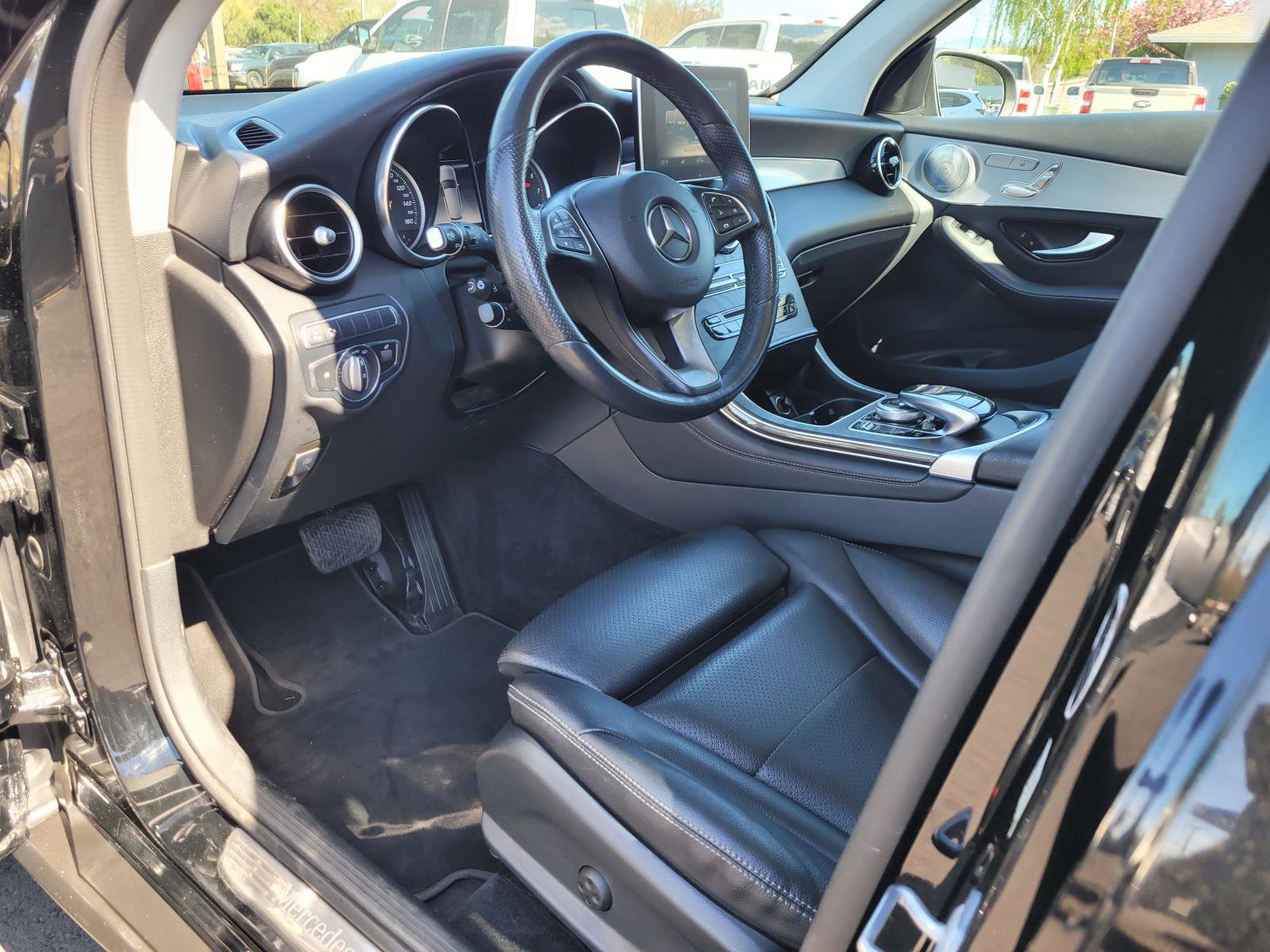 Used 2019 Mercedes-Benz GLC 300 4MATIC image 11