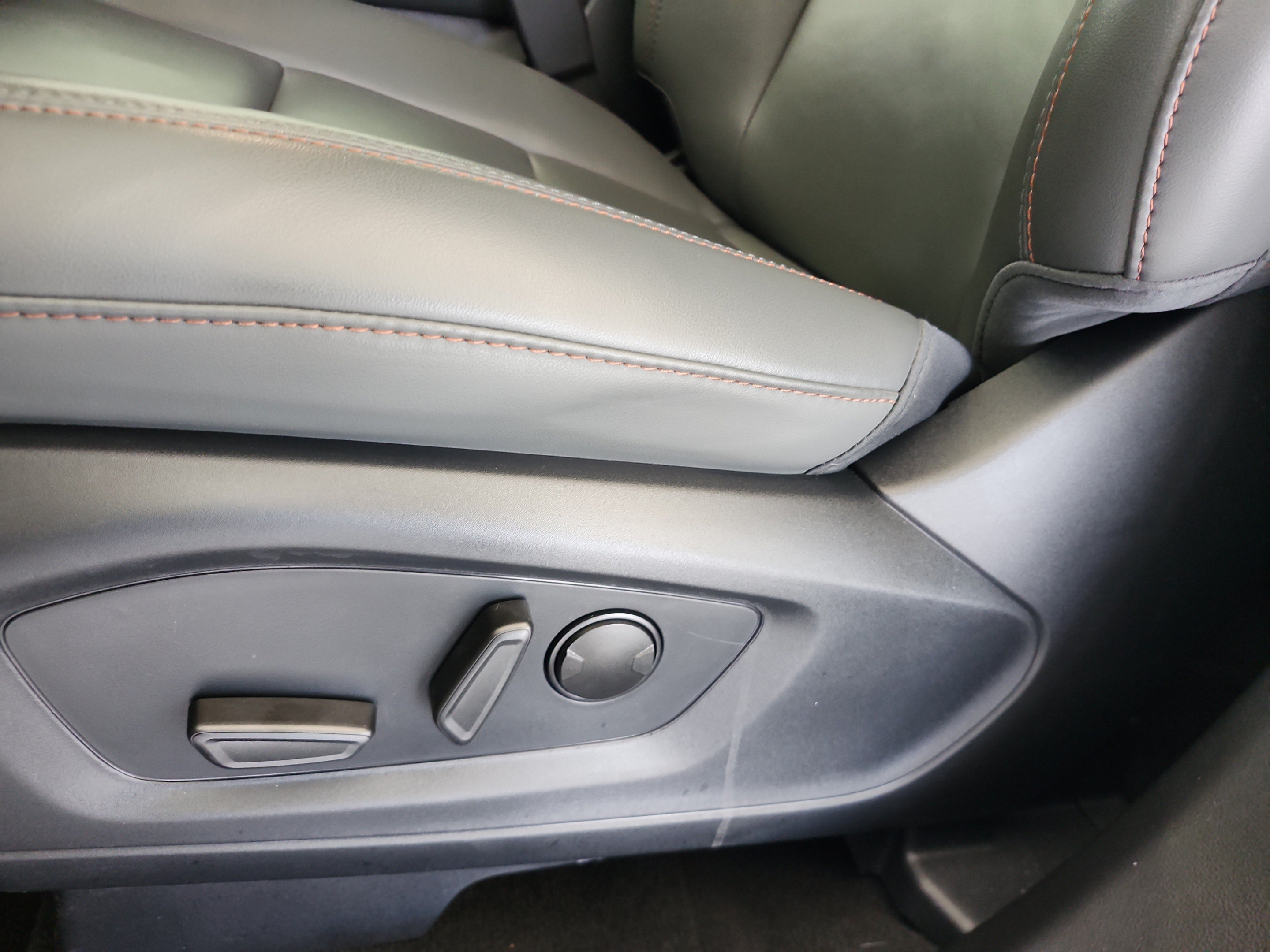 Certified 2025 Ford Explorer Active w/ Active Comfort Package RWD image 14