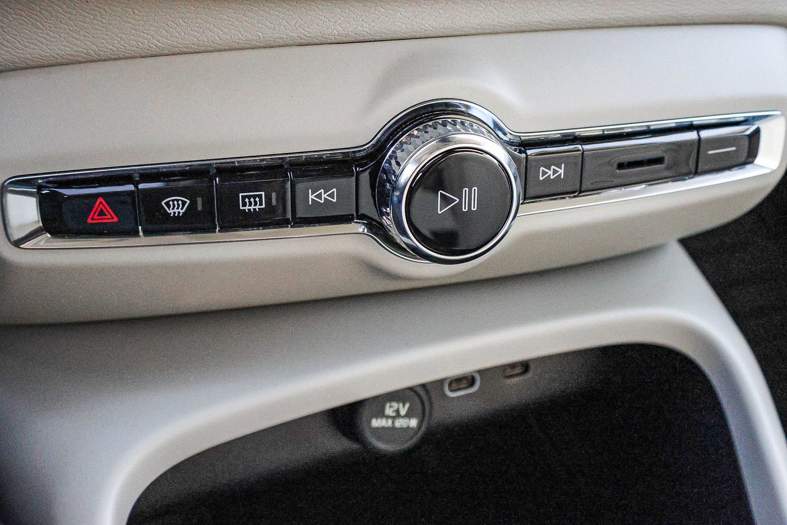 New 2026 Volvo XC40 B4 Plus w/ Climate Package FWD image 36