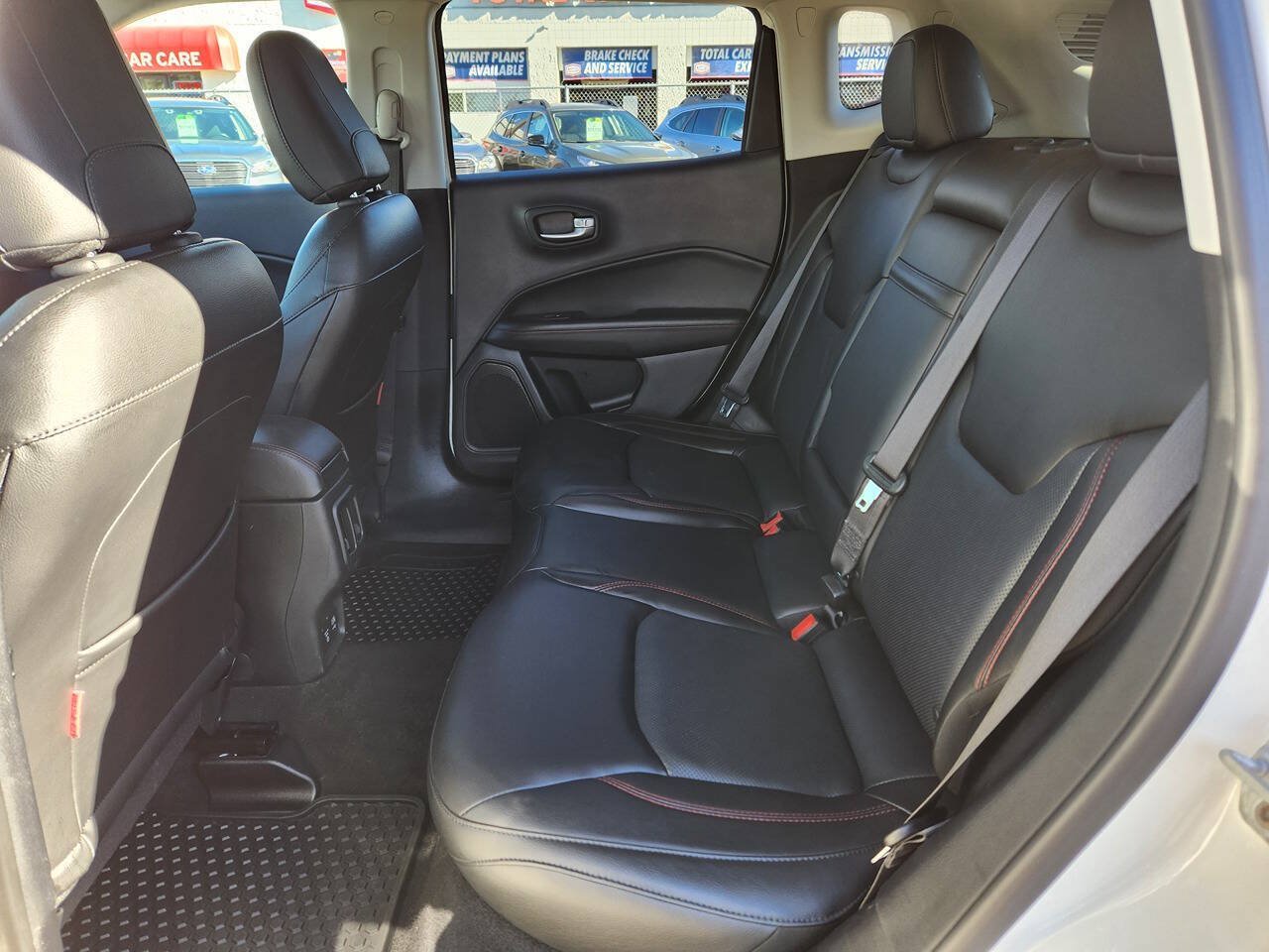 Used 2018 Jeep Compass Trailhawk w/ Leather Interior Group AWD/4WD image 13
