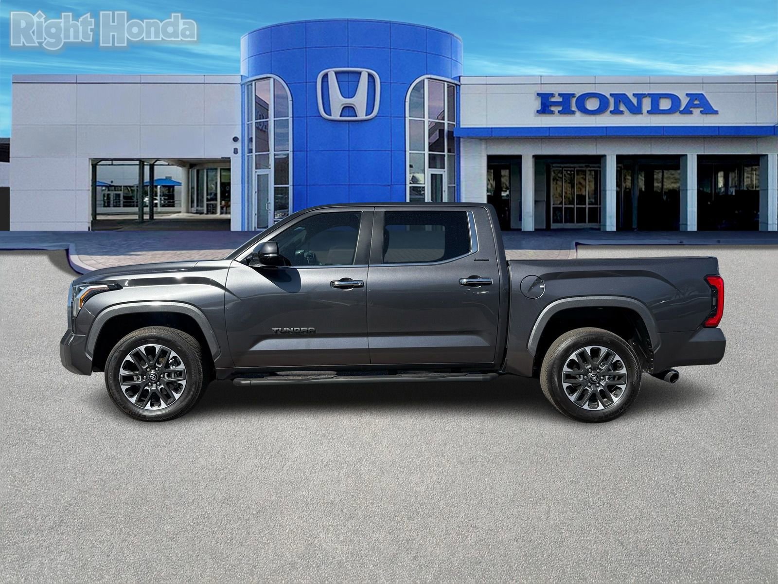 Used 2025 Toyota Tundra Limited AWD/4WD image 3
