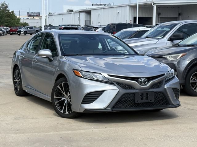 Used 2020 Toyota Camry SE w/ Cold Weather Package AWD/4WD image 2