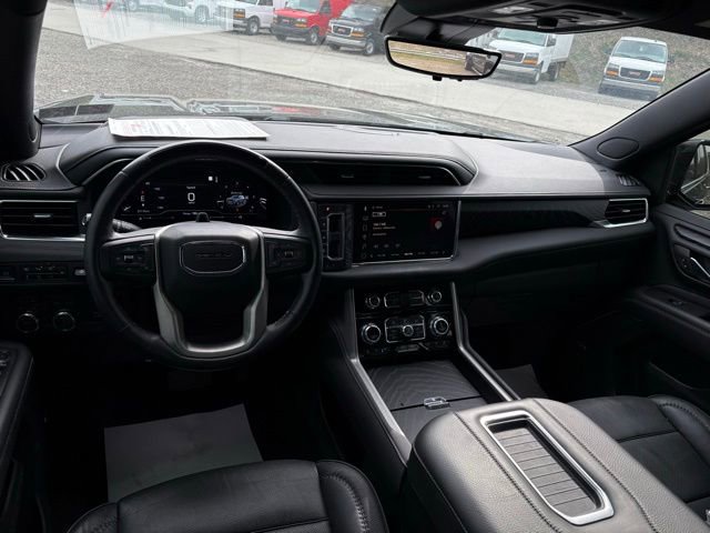 Used 2023 GMC Yukon Denali w/ Advanced Technology Package image 12