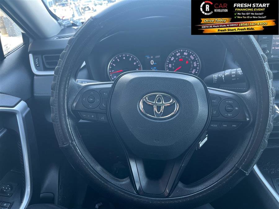 Used 2022 Toyota RAV4 XLE image 4
