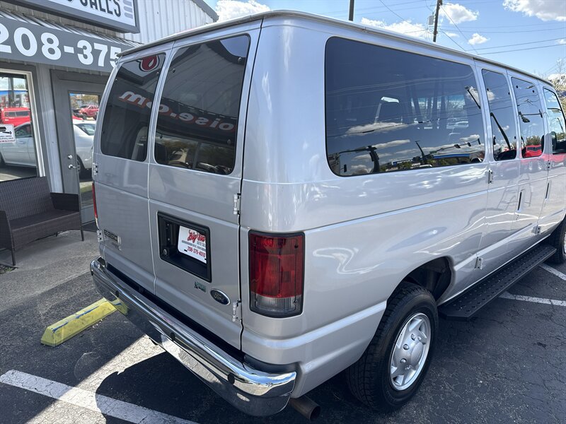 Used 2011 Ford E-350 and Econoline 350 XLT RWD image 8