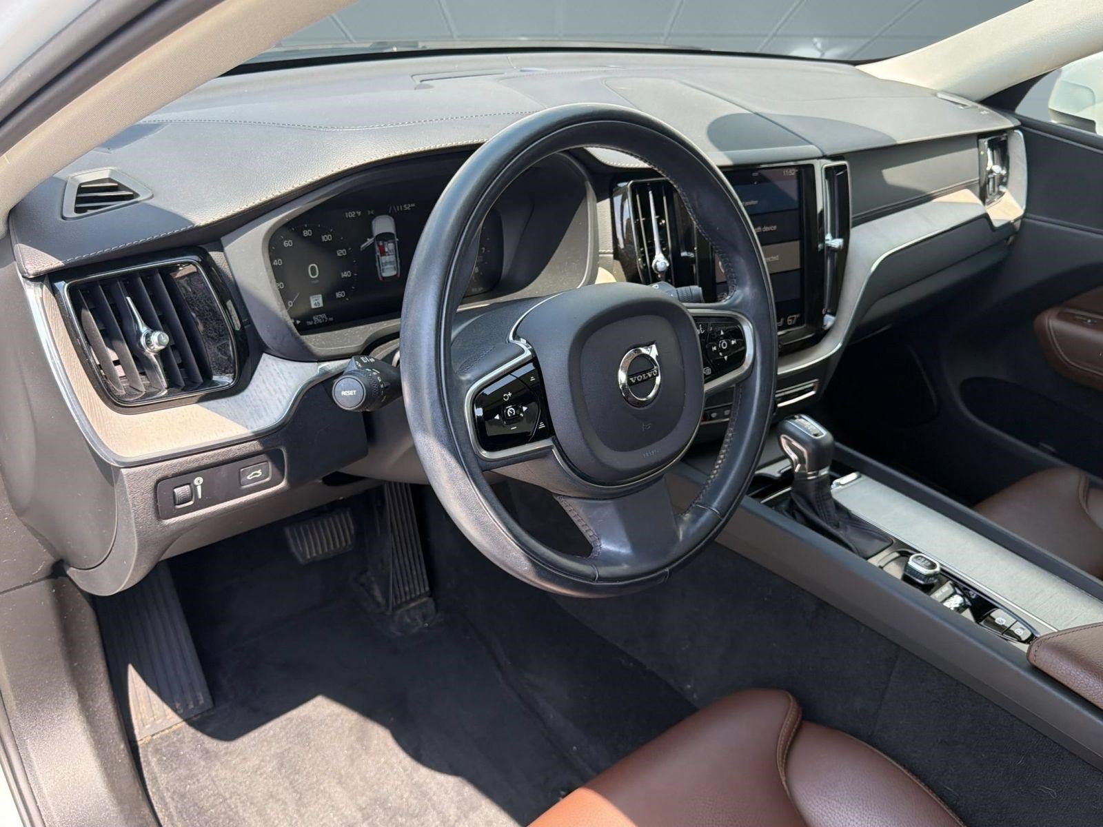 Used 2018 Volvo XC60 T5 Inscription w/ Convenience Package AWD/4WD image 4