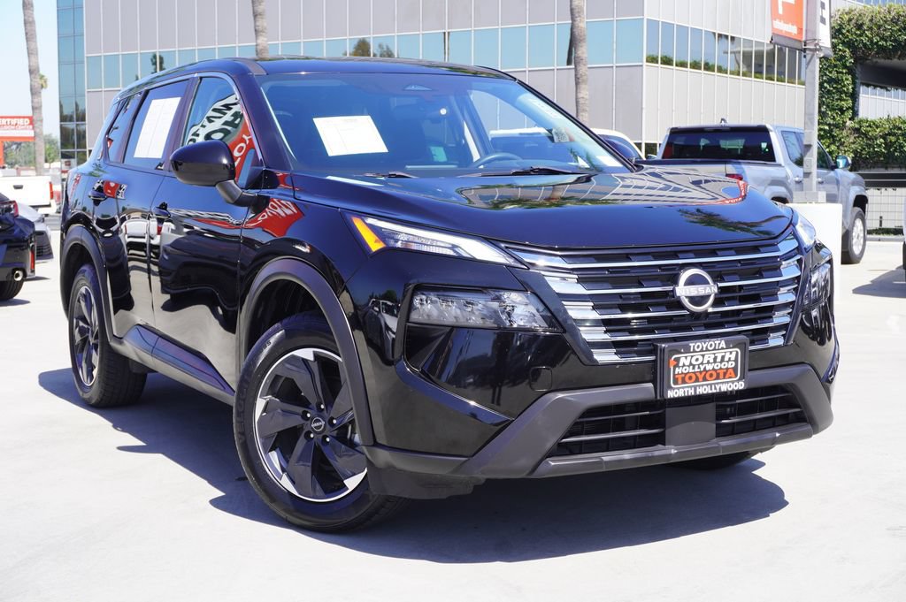 Used 2024 Nissan Rogue SV FWD image 2