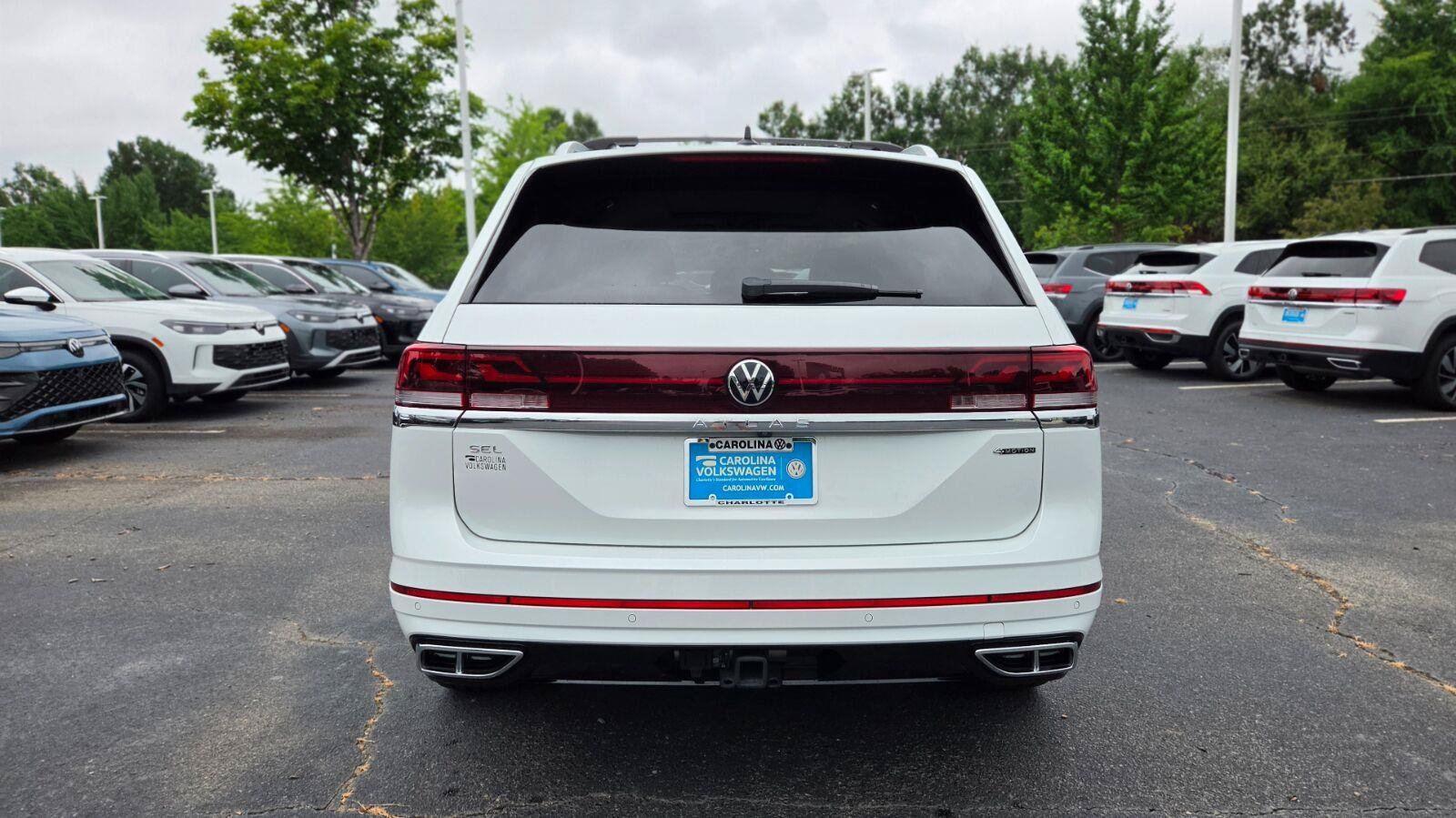 Used 2024 Volkswagen Atlas SEL Premium R-Line AWD/4WD image 4