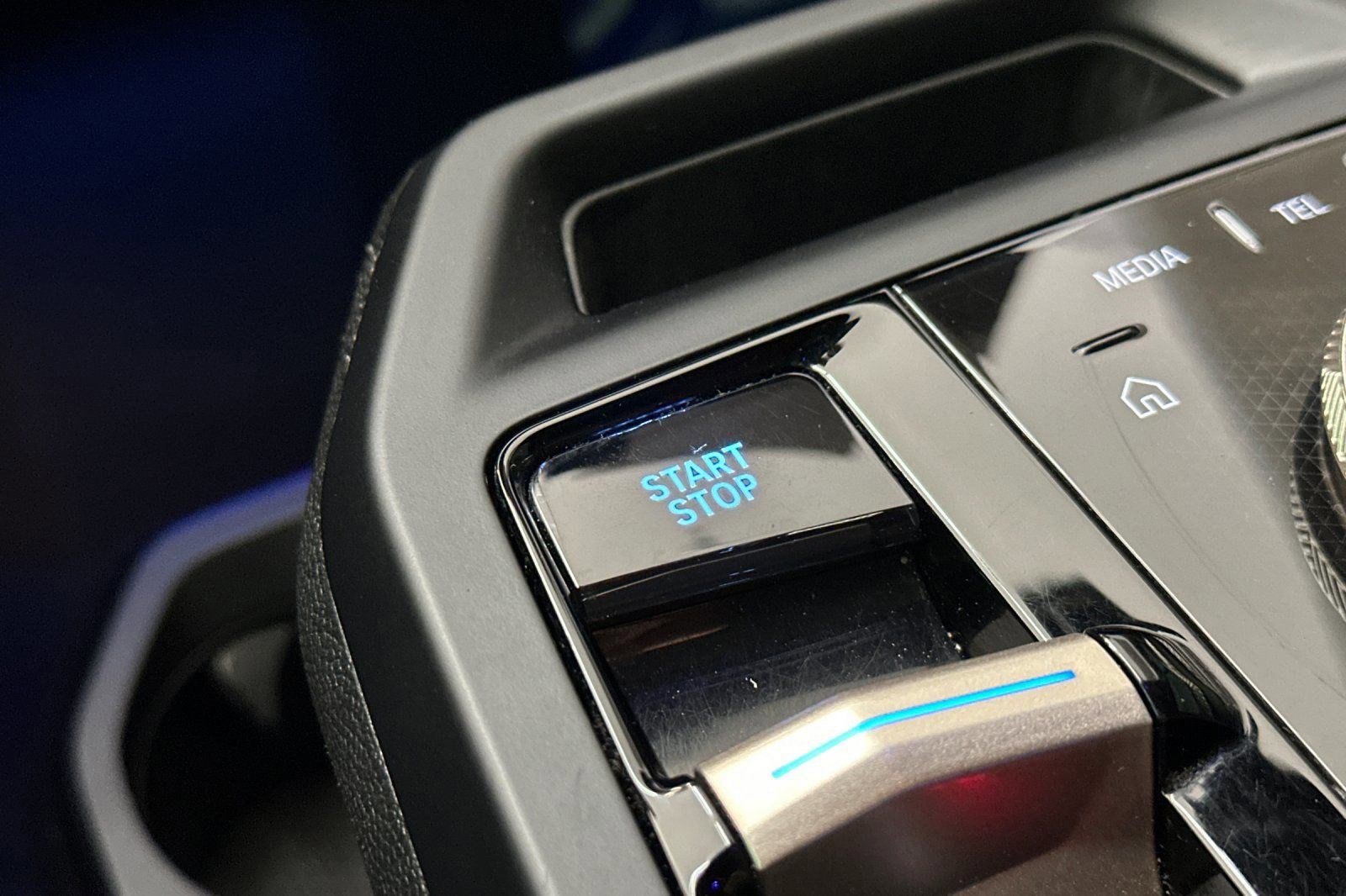 Used 2024 BMW iX xDrive50 w/ Sport Package image 17