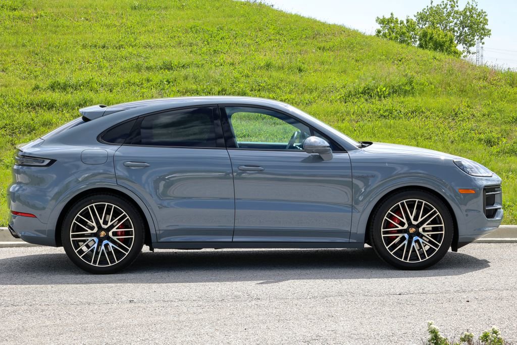 Certified 2025 Porsche Cayenne S AWD/4WD image 15