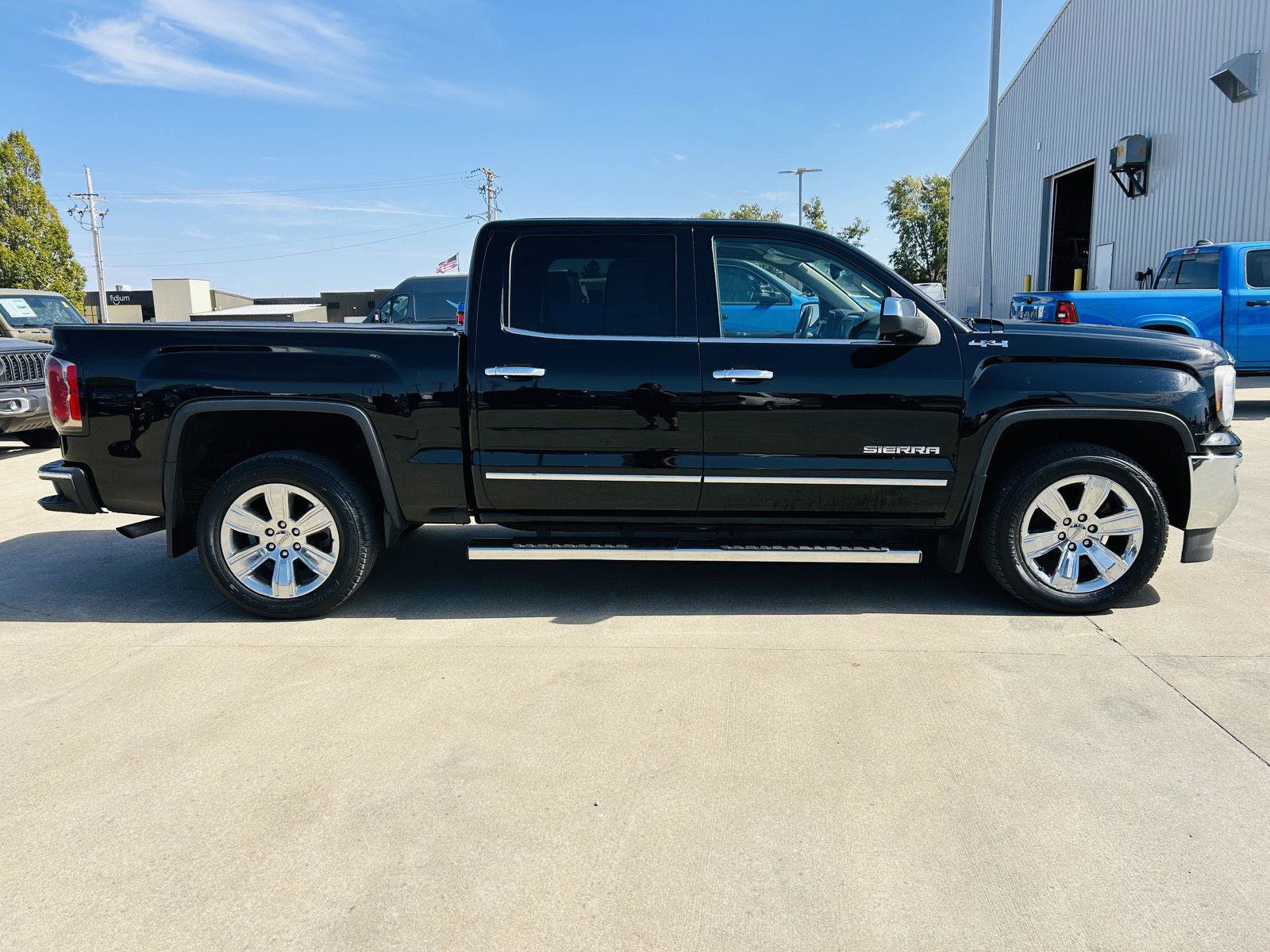 Used 2017 GMC Sierra 1500 SLT AWD/4WD image 36