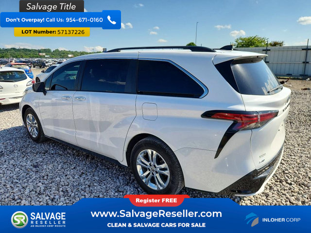 Used 2022 Toyota Sienna XSE AWD/4WD image 3