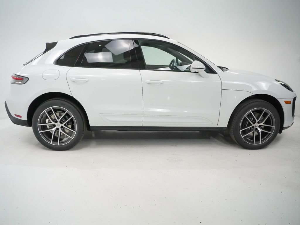 Used 2026 Porsche Macan AWD/4WD image 9