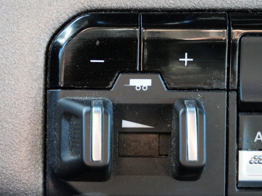 Used 2024 RAM 3500 Tradesman w/ Chrome Appearance Group image 24