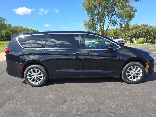 New 2027 Chrysler Pacifica Select AWD/4WD image 9