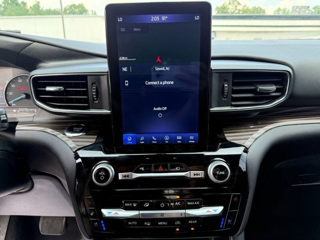 Used 2023 Ford Explorer Limited w/ Limited Technology Package AWD/4WD image 16