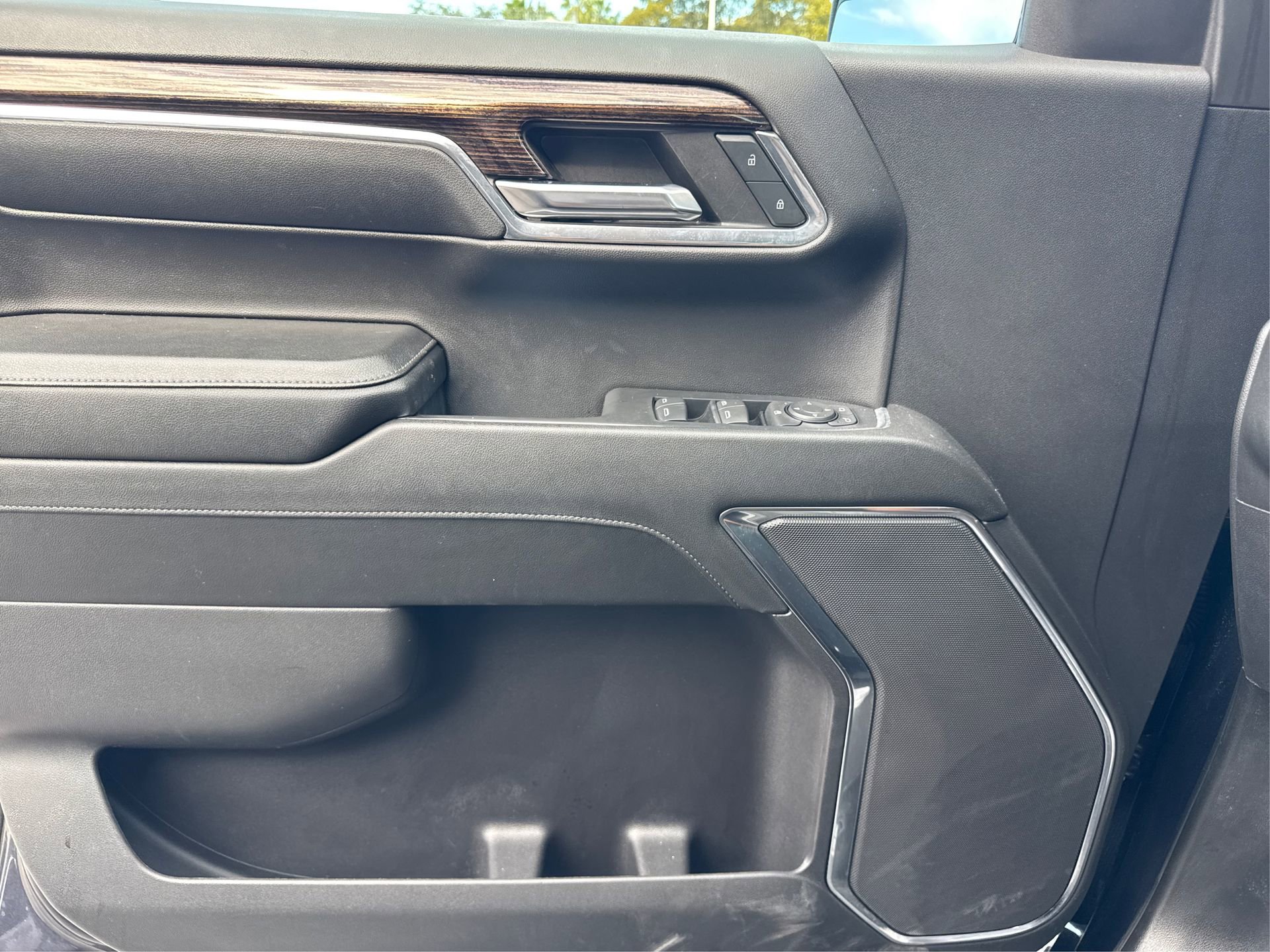 Used 2024 GMC Sierra 1500 Elevation image 25