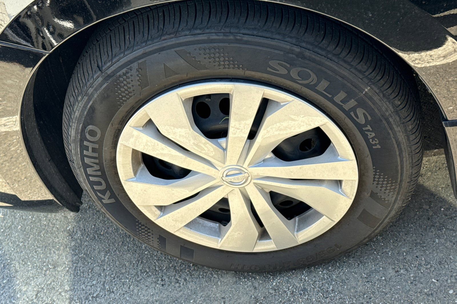 Certified 2025 Nissan Versa S w/ Trunk Package image 4