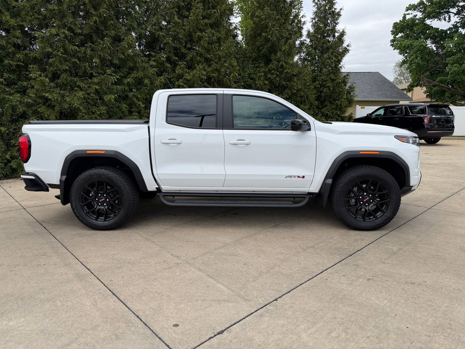 Used 2025 GMC Canyon AT4 w/ Technology Plus Package AWD/4WD image 32
