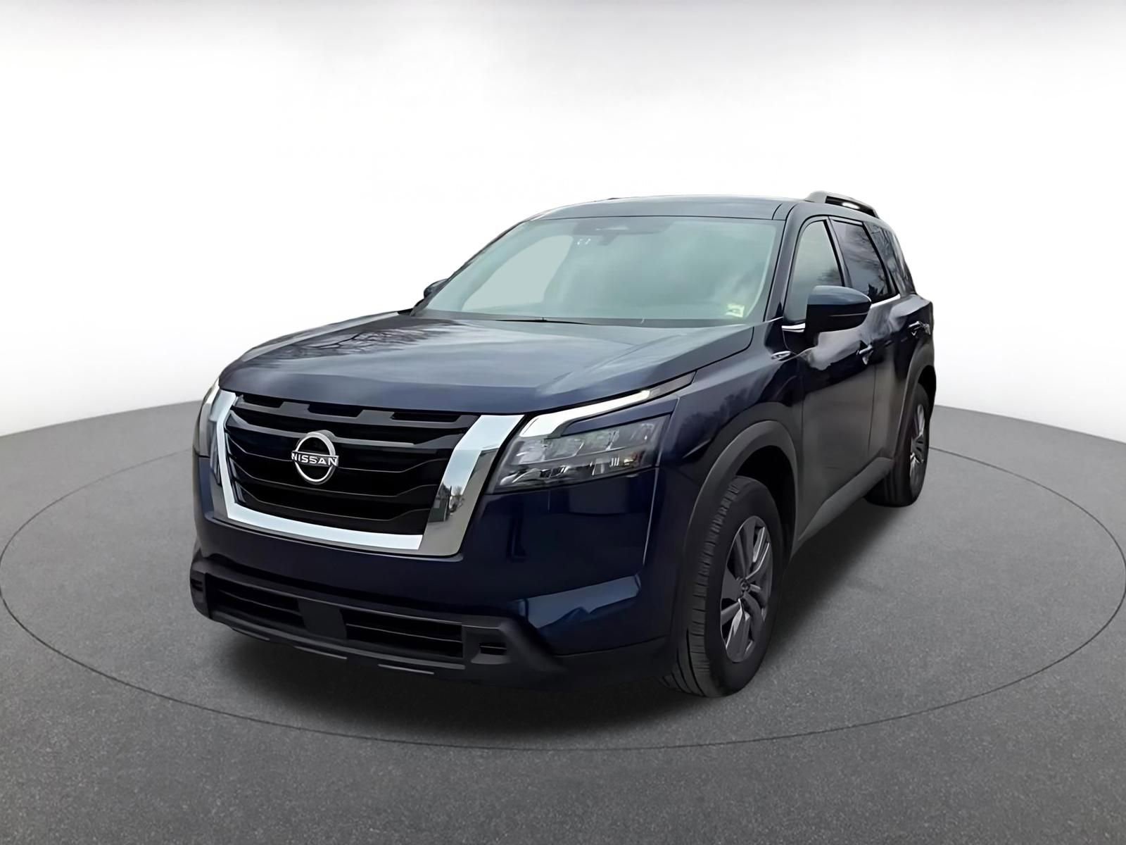 Used 2025 Nissan Pathfinder SV image 7