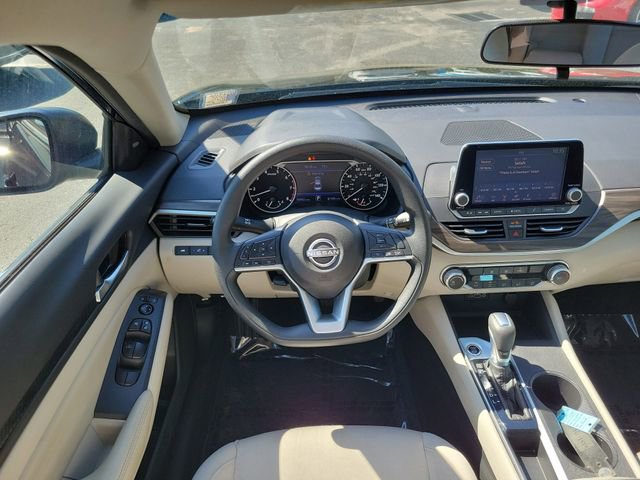 Used 2025 Nissan Altima 2.5 SV FWD image 23