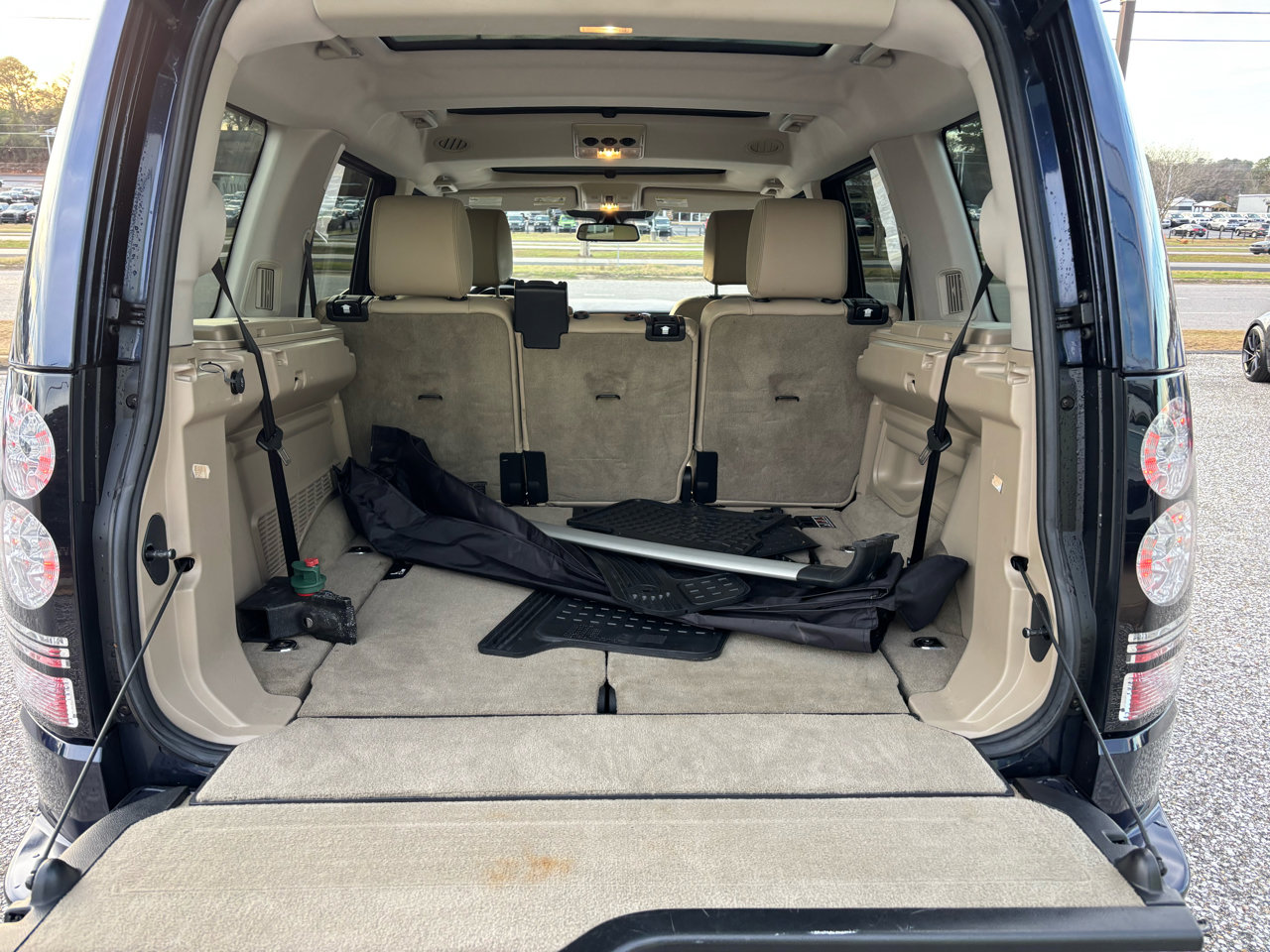 Used 2014 Land Rover LR4 HSE LUX image 32