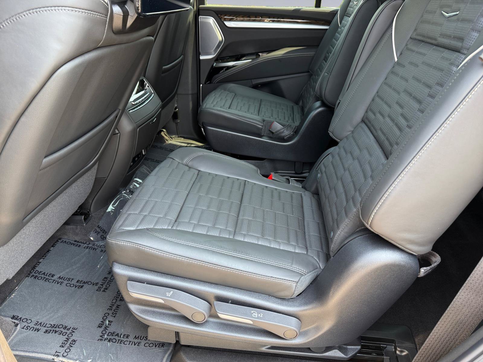 New 2026 Cadillac Escalade Platinum Sport w/ LPO, ONYX Package AWD/4WD image 11