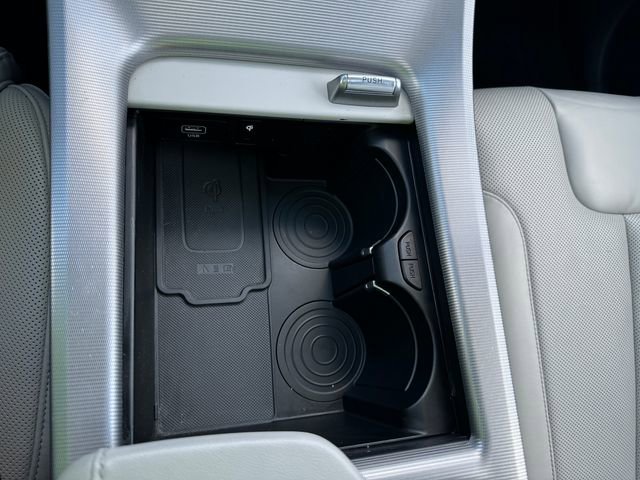 Used 2023 Hyundai Palisade Calligraphy image 17