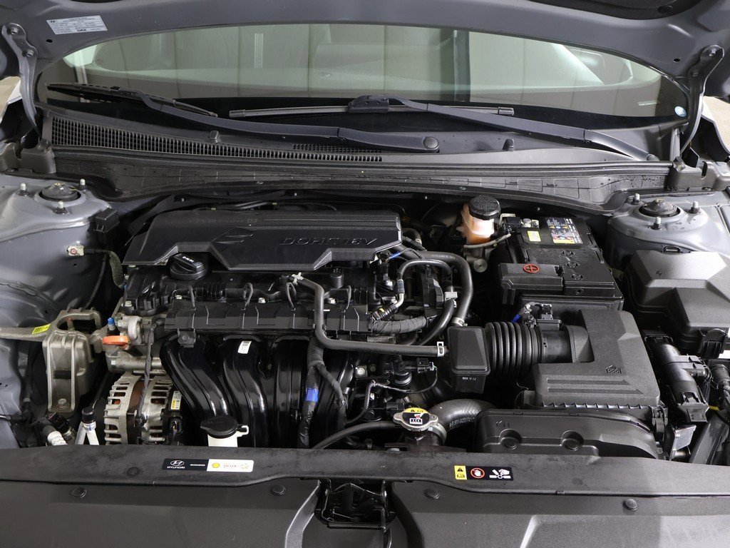 Used 2021 Hyundai Elantra SE image 19