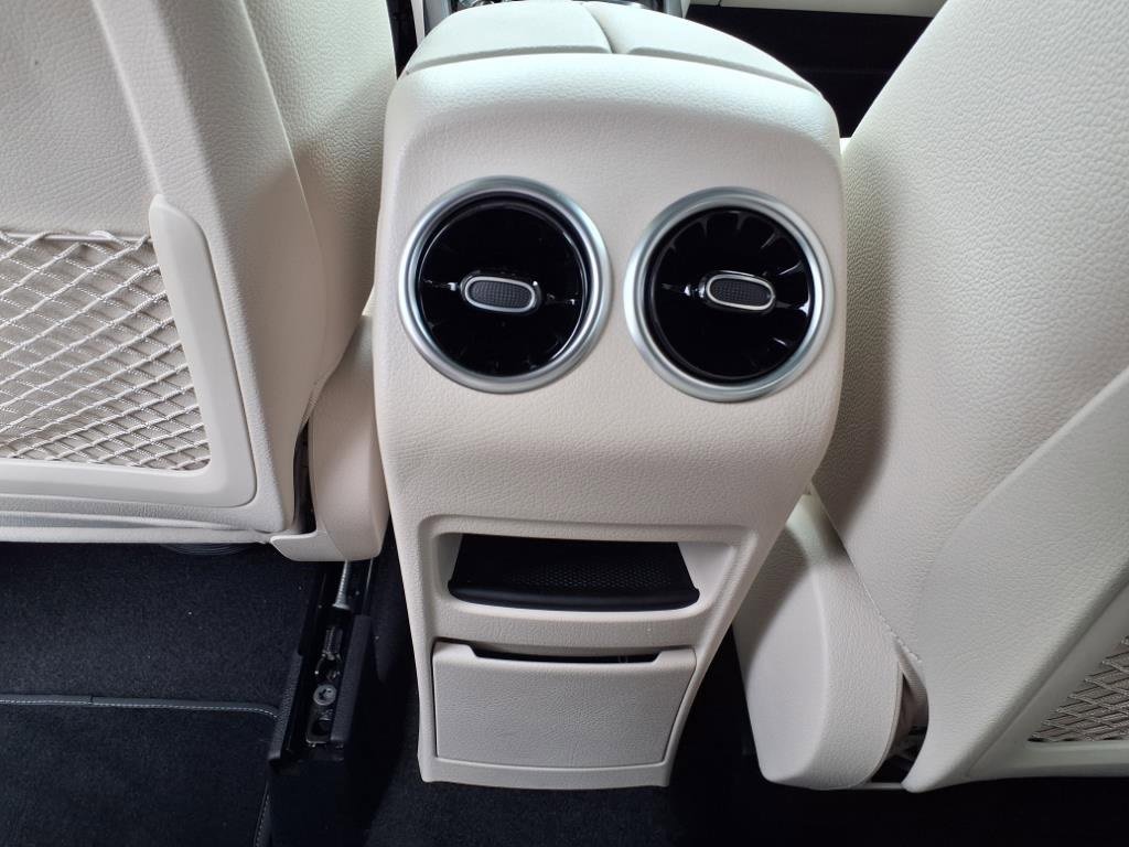 Certified 2025 Mercedes-Benz GLA 250 4MATIC image 16