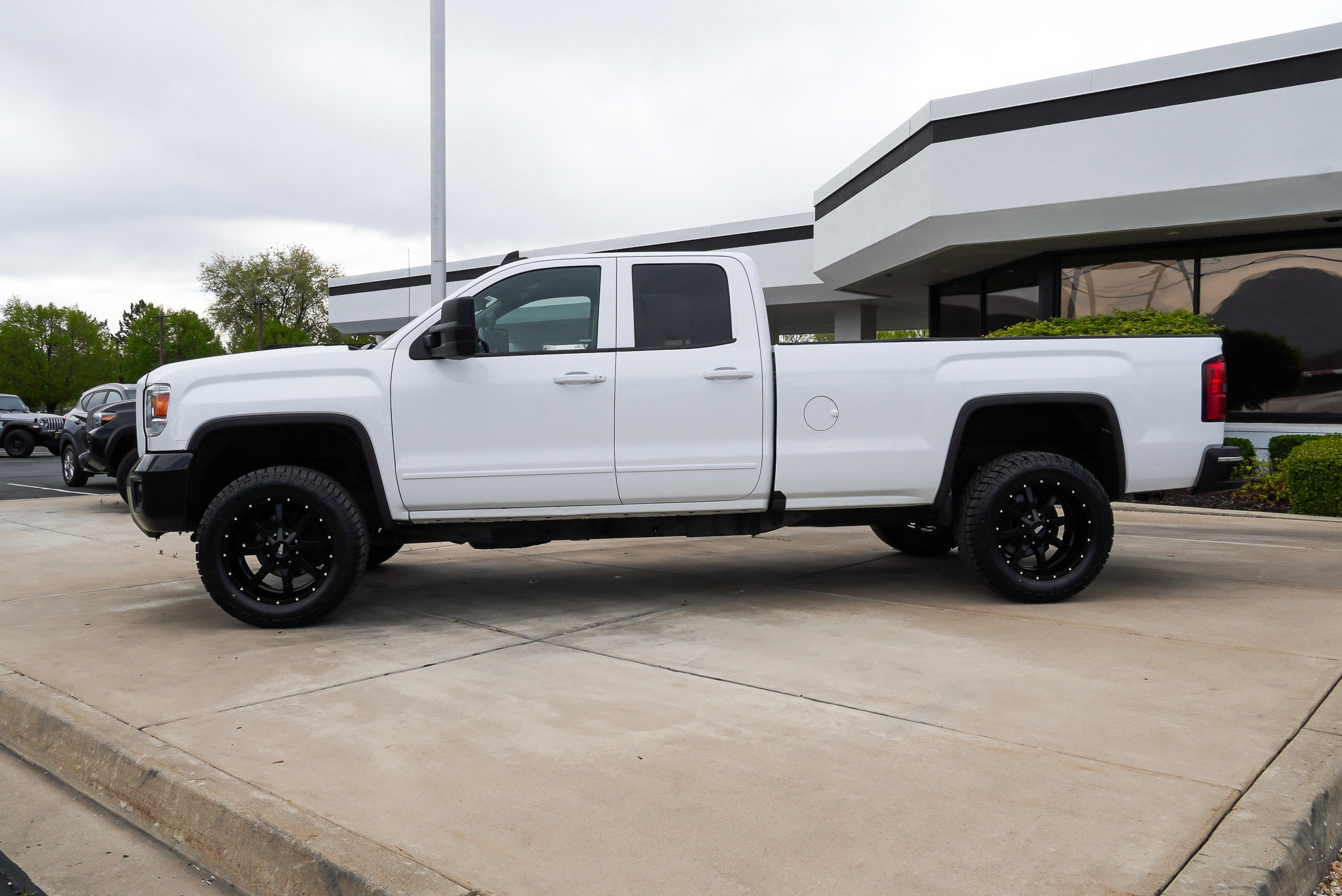 Used 2016 GMC Sierra 2500 SLE w/ SLE Preferred Package AWD/4WD image 5