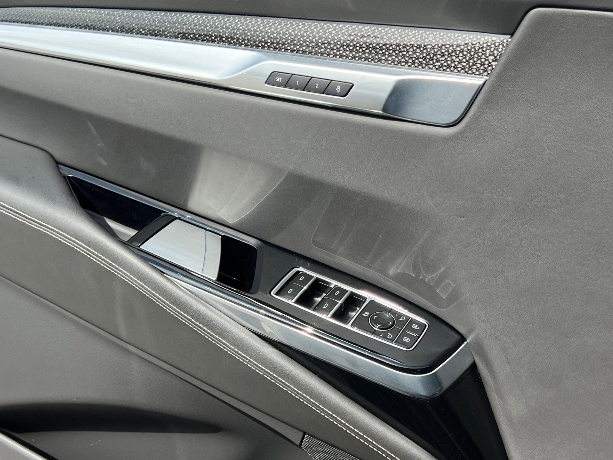 Used 2025 Cadillac Escalade ESV V image 37